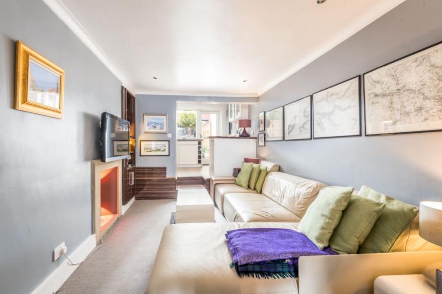 Elegant, modern Townhouse in centre of Ancient and Stylish St Andrews