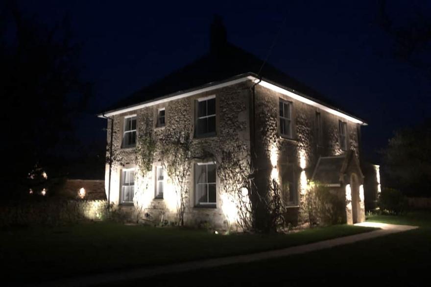 The Farmhouse - Stunning Coastal Luxury in Brook