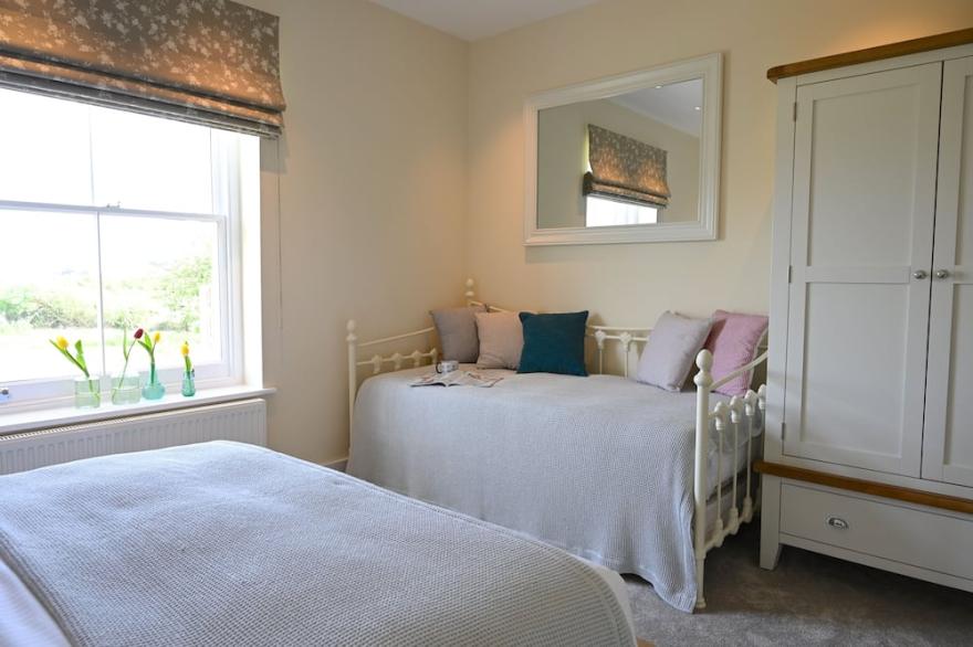 The Farmhouse - Stunning Coastal Luxury in Brook