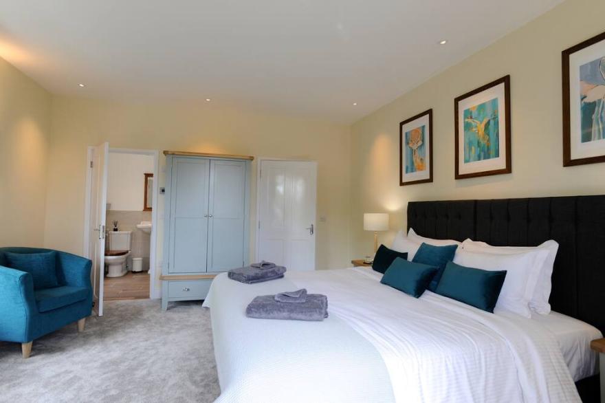 The Farmhouse - Stunning Coastal Luxury in Brook