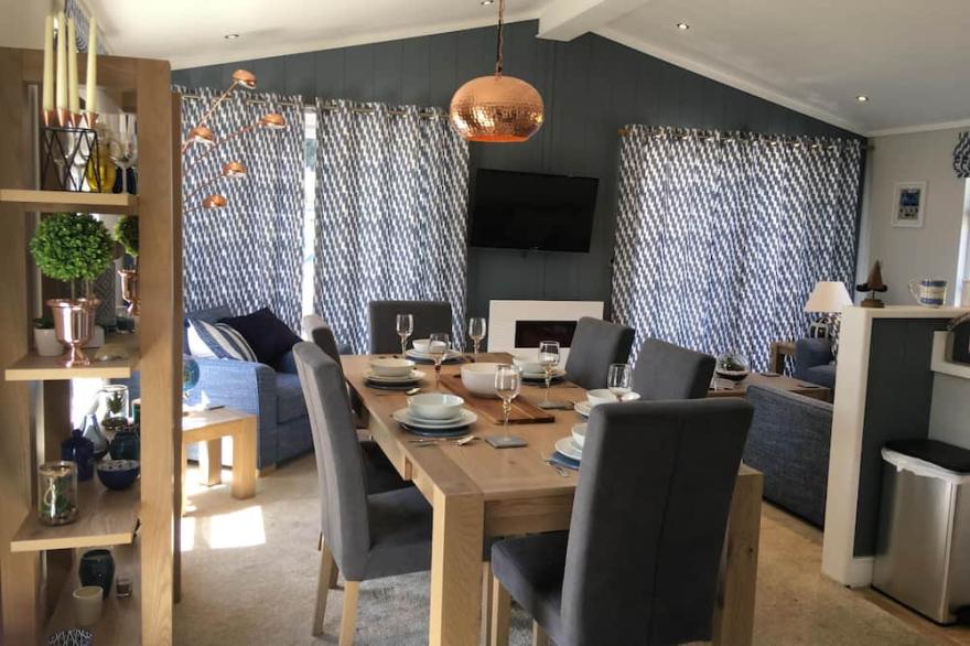 Luxury 3 Bedroom Lodge - Pet Friendly