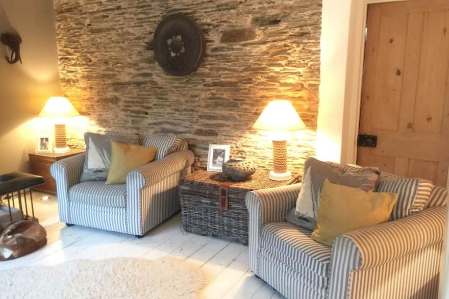 Waterside cottage in a  magical setting on the Salcombe Estuary (sleeps 6 to 8)