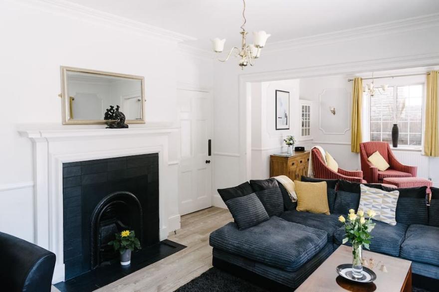 Charming Victorian Cottage In Shanklin Old Village & Dog Friendly