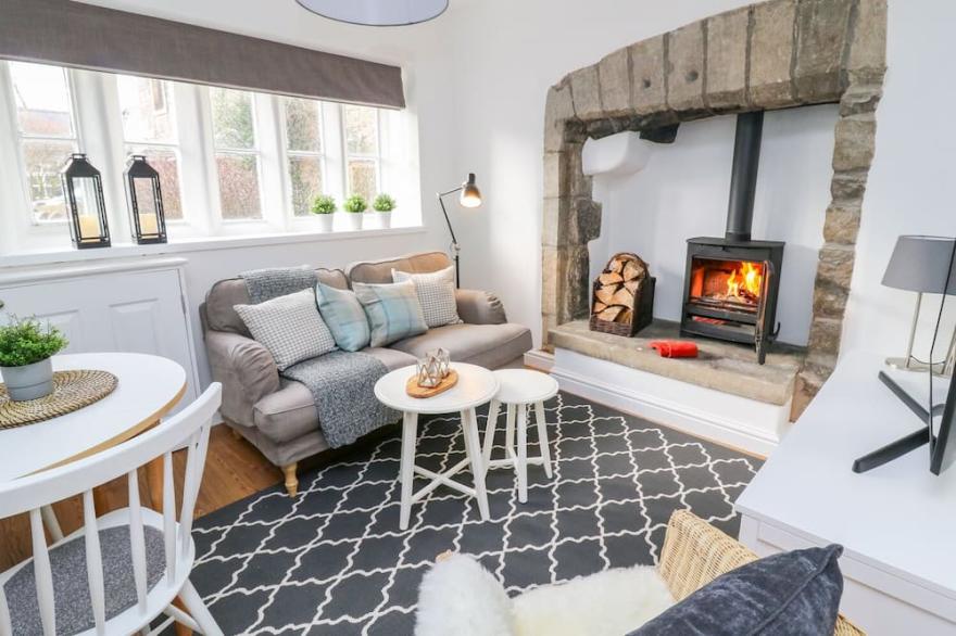 3 POOLE END, pet friendly, with open fire in Whalley