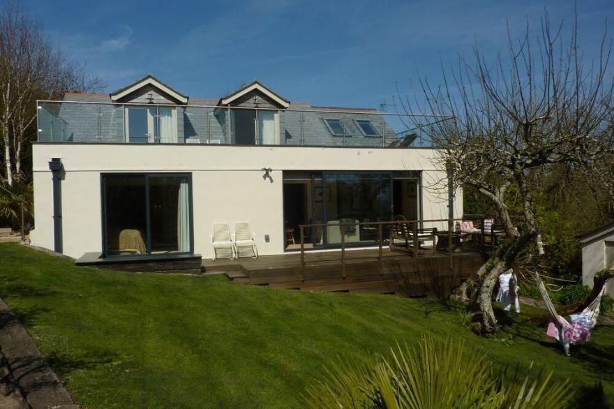 Stylish property close to Mousehole, use of shared outdoor pool