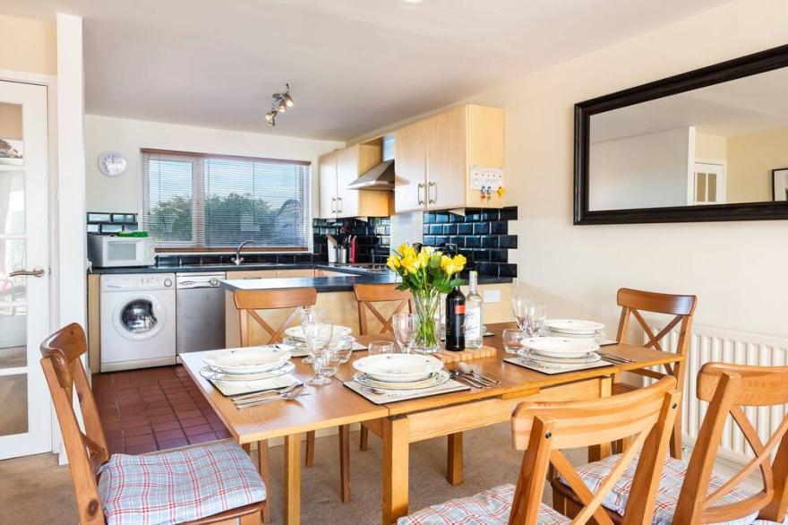 164 CUMBER CLOSE, pet friendly, with a garden in Malborough