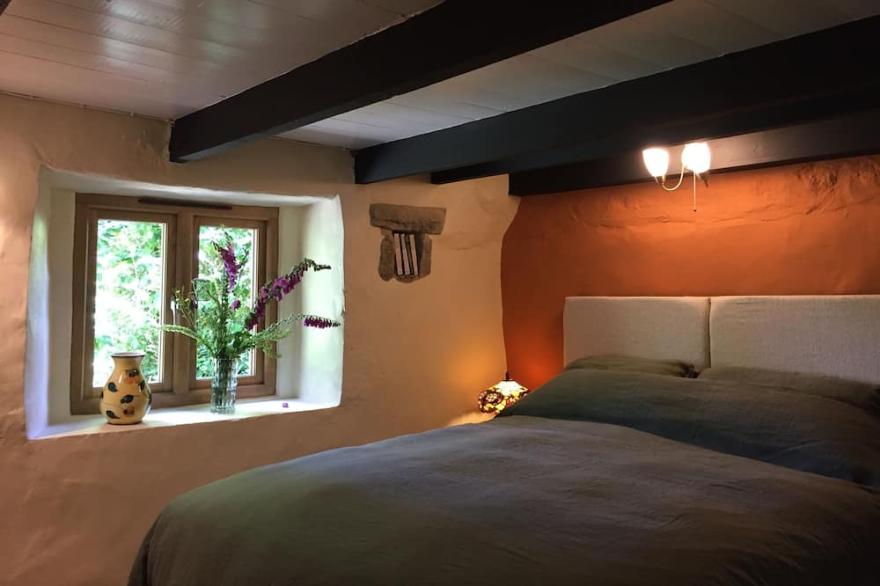 Secluded woodland cottage, close to SW Coast Path