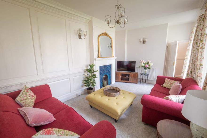 St Faith's - Chichester Cathedral - sleeps 7 guests  in 4 bedrooms