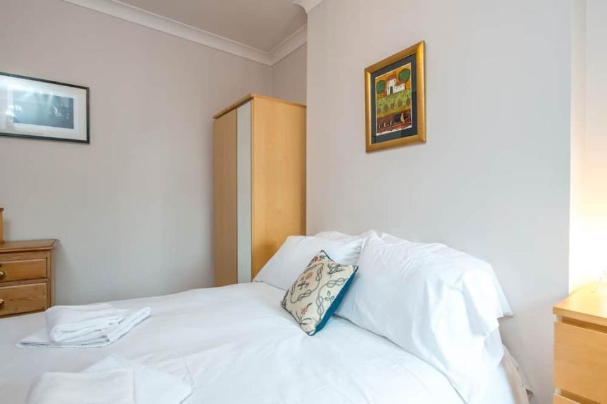 Pass the Keys | Cosy 4 bed house in the heart of Roath, Sleeps 7!