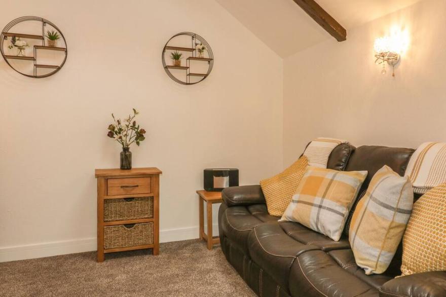 LITTLE PRICKLE, character holiday cottage in Quintrell Downs