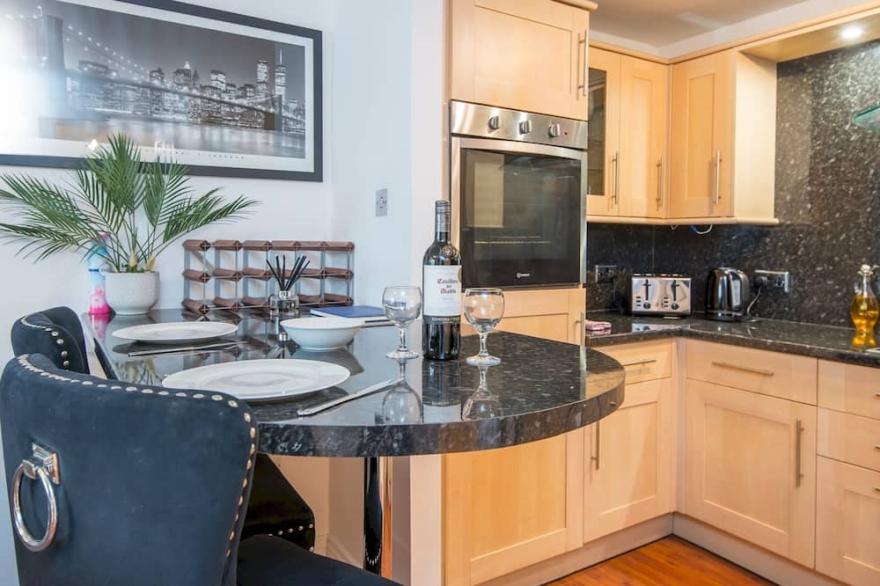 Pass the Keys | 2 Bed Apartment with Views & Parking very central!
