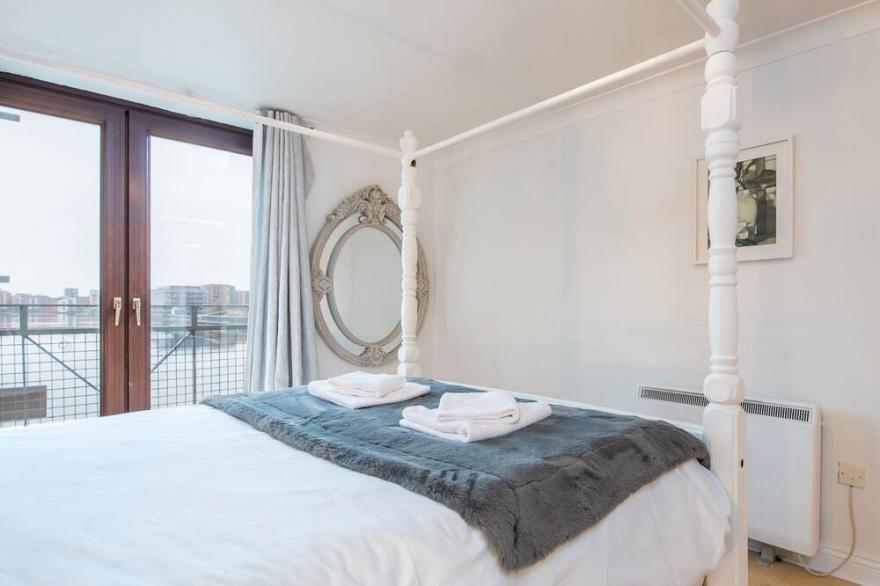 Pass the Keys | 2 Bed Apartment with Views & Parking very central!