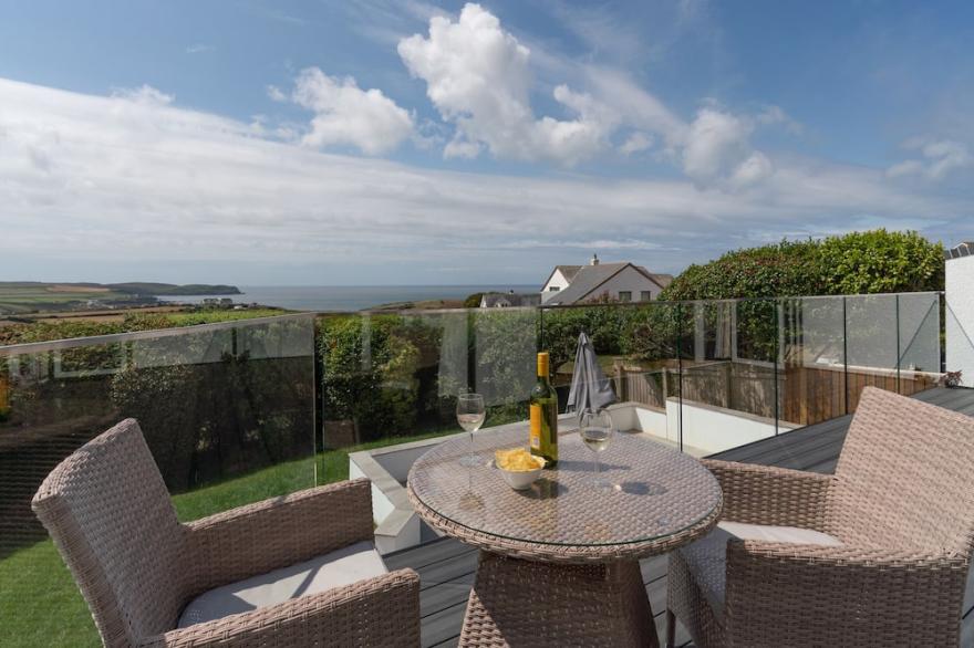 TWO HOOTS, pet friendly, luxury holiday cottage in Thurlestone