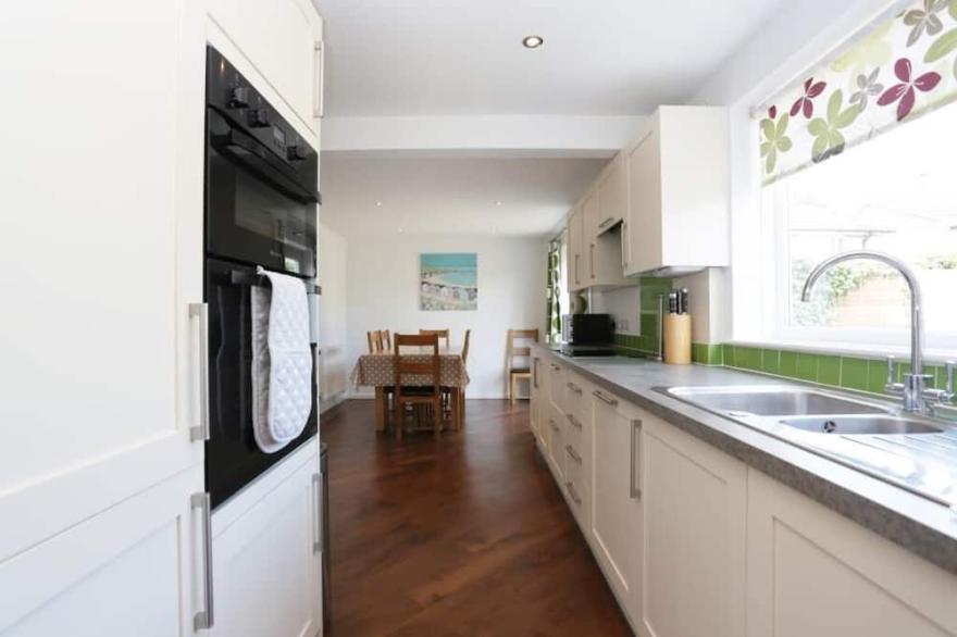 BOURNECOAST: Delightful property situated near charming area of Mudeford -HB5666