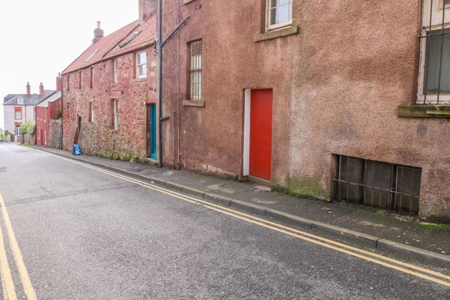 EAST BEACH APARTMENT, pet friendly in Dunbar