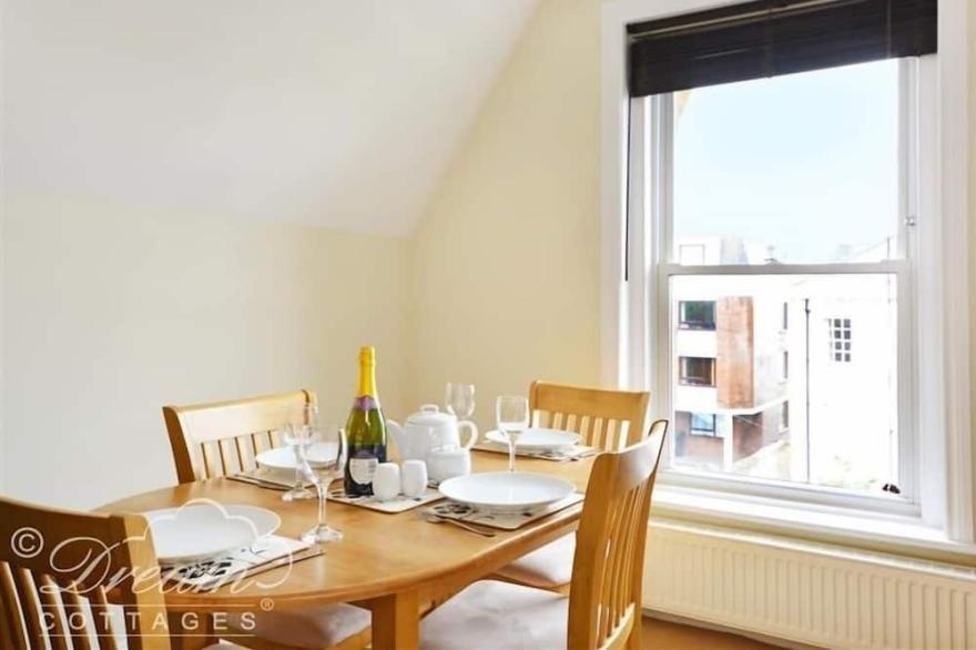 AUBERGE, family friendly, with a garden in Greenhill