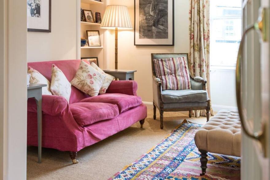 Belford Mews Apartment  -  sleeps 6 guests  in 3 bedrooms