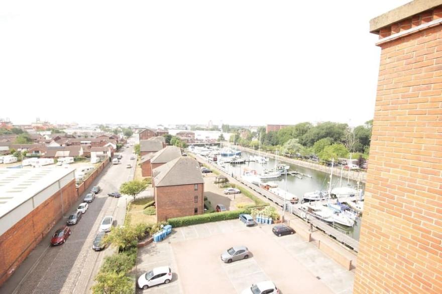 Marina Humber View Apartment