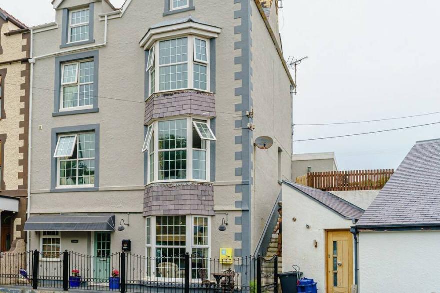 7 bedroom accommodation in Bull Bay