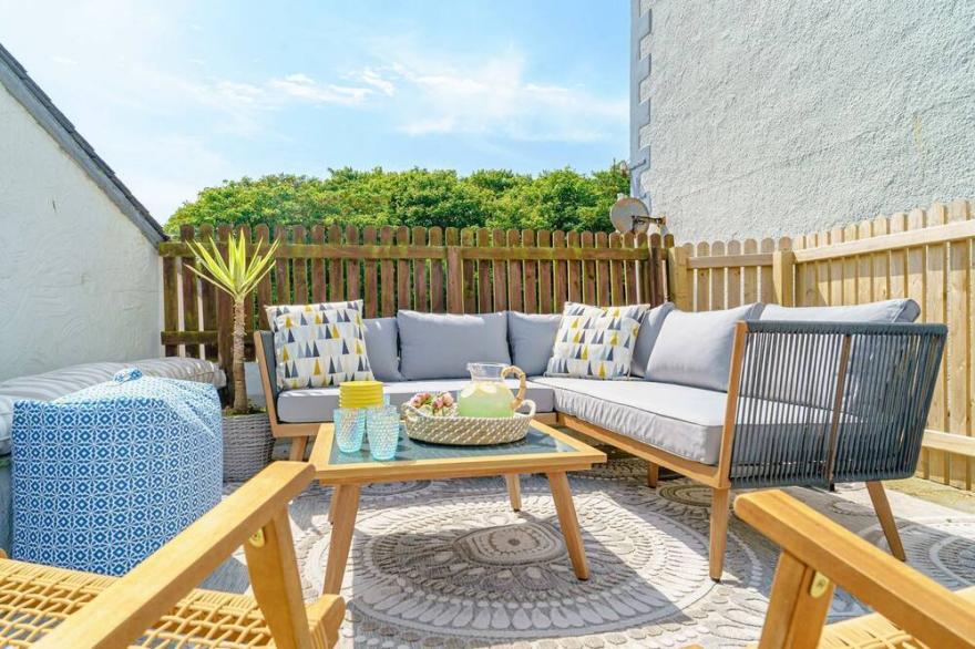 7 bedroom accommodation in Bull Bay