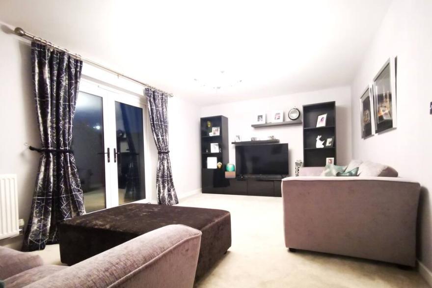 The Lawnswood - Charming 4Bed House 10 mins to Manchester City Centre