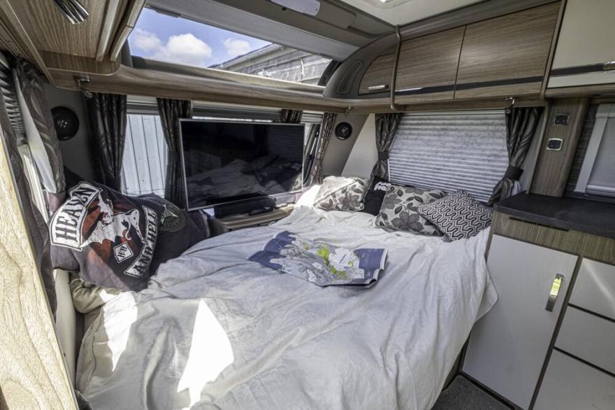 2 Double Bed Caravan - secure parking and WIFI