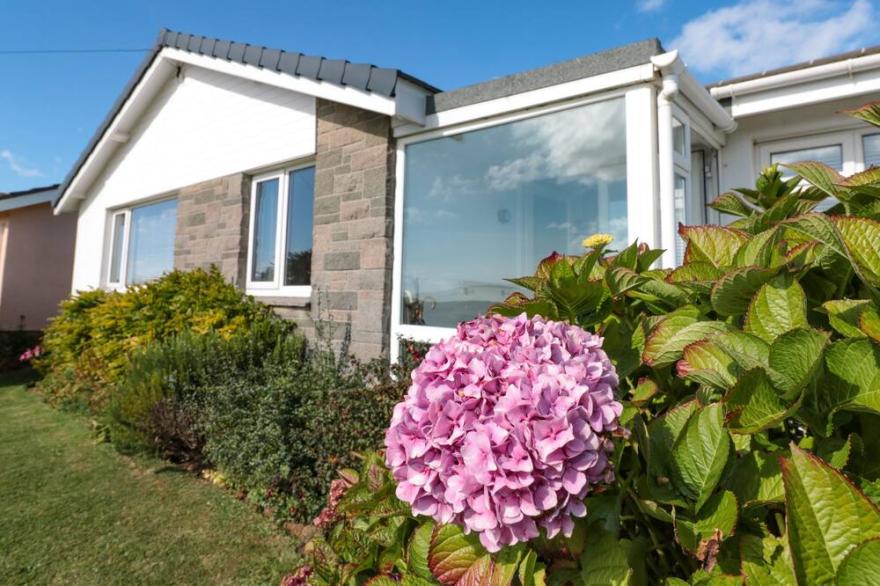33 WEYMOUTH PARK, pet friendly, with a garden in Hope Cove