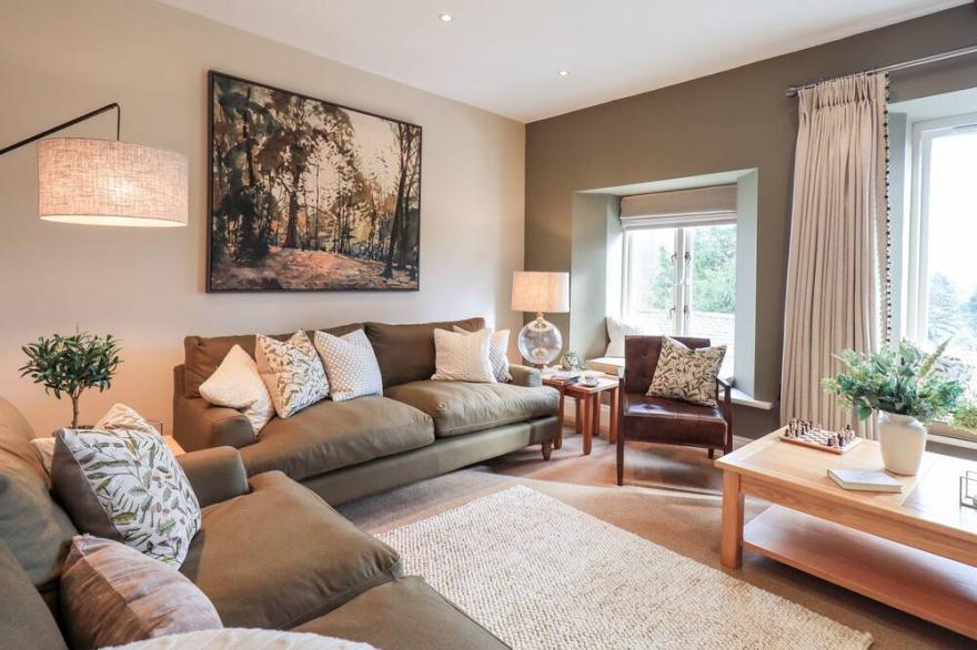 HART HEAD BARN, family friendly, with hot tub in Rydal