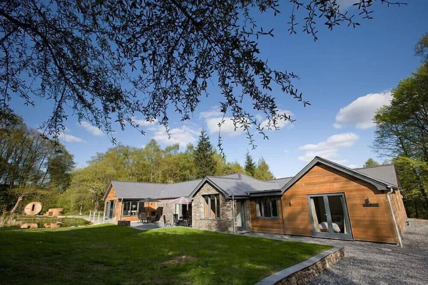 BRACKEN GROUND, pet friendly, luxury holiday cottage in Coniston