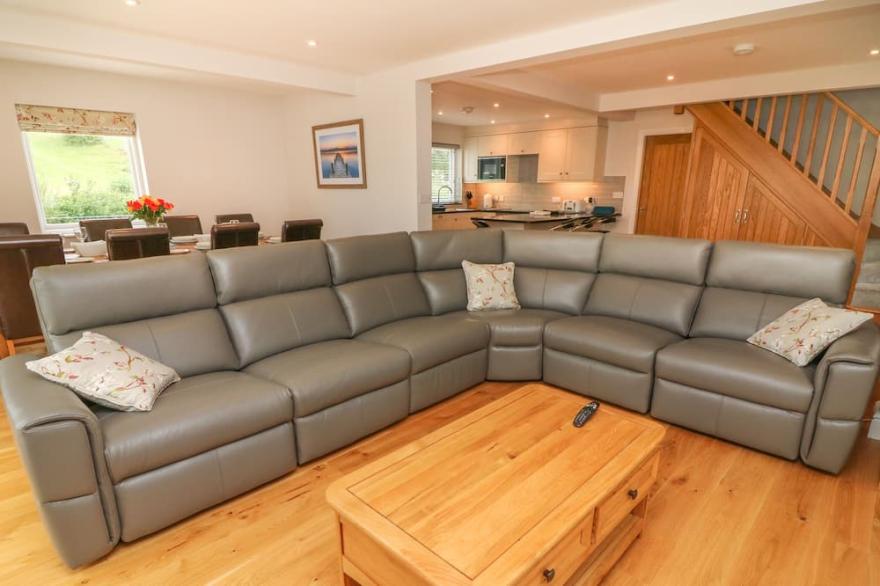 BECK VIEW, family friendly, luxury holiday cottage in Kendal