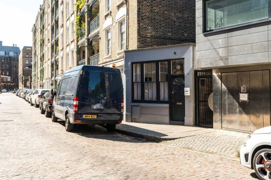 1 Bedroom House With an Edge in King Cross
