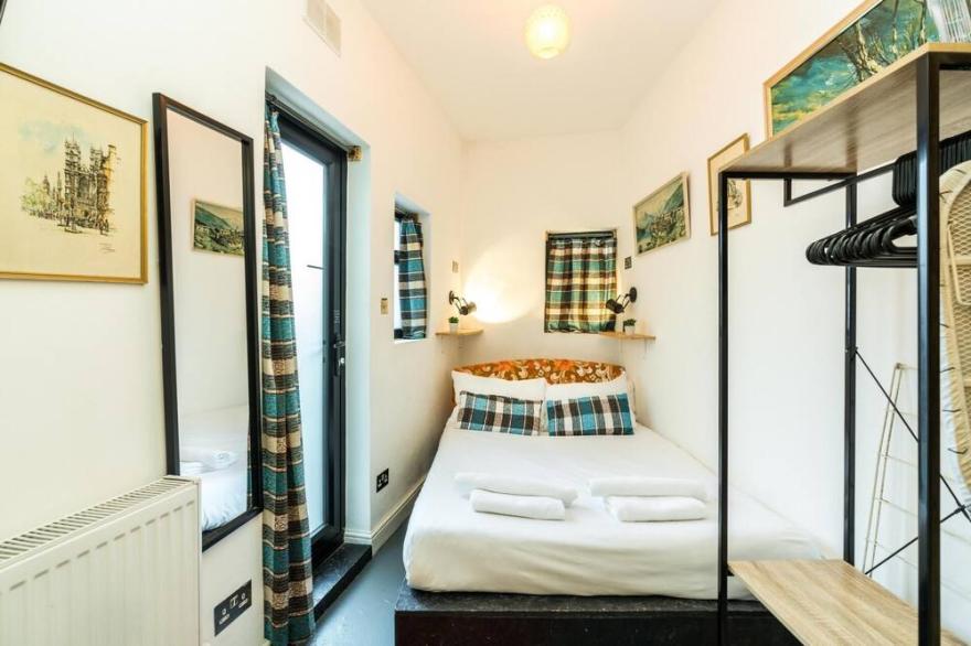 1 Bedroom House With an Edge in King Cross