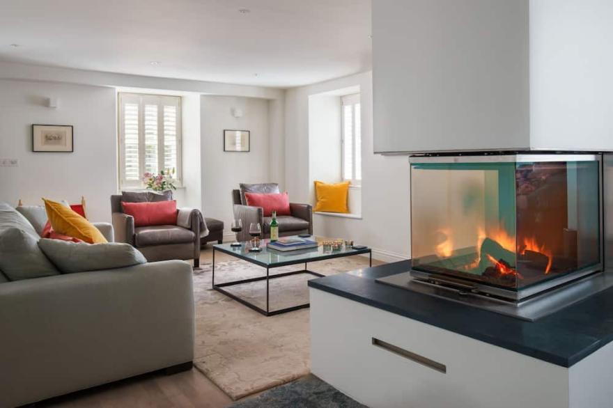 Prime harbour side, newly renovated high spec, sunset & sea view terrace