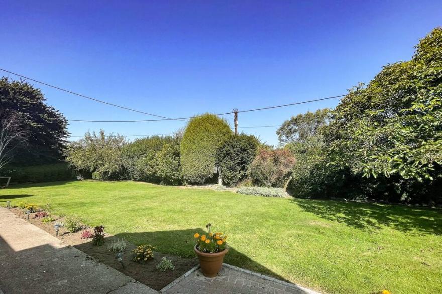 Sea Whisper - 6 Bed | Hot Tub | Large Garden