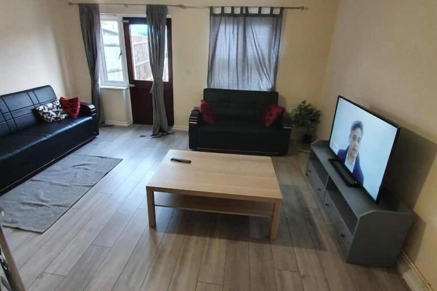 Lovely, cosy House easy reach to central London