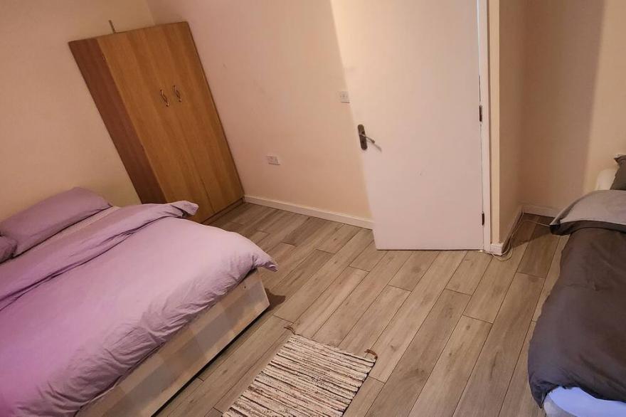 Lovely, cosy House easy reach to central London