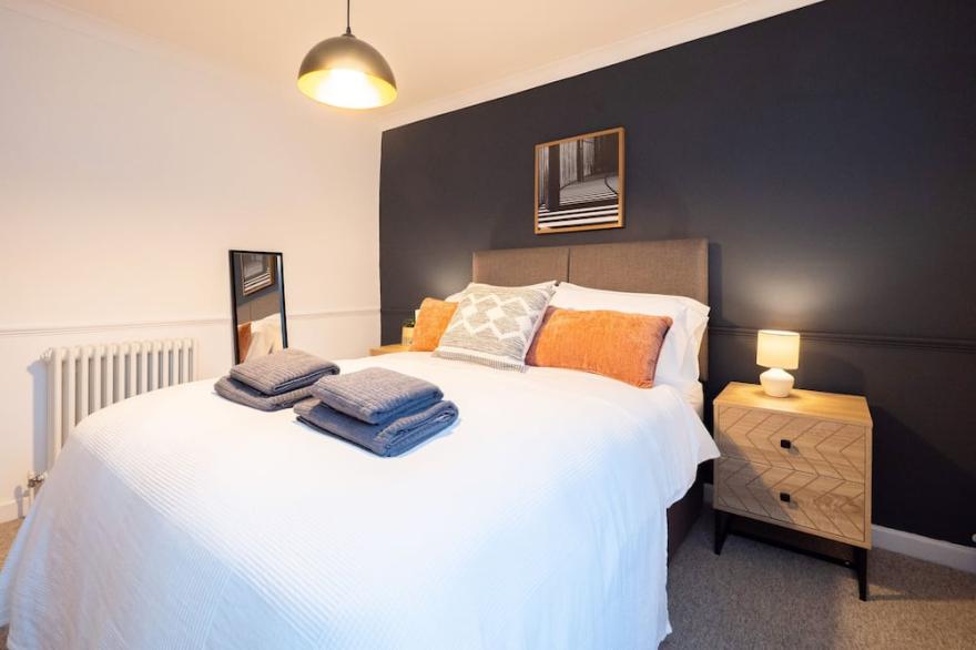NEW!3BR House 10 mins to centre w/garden/patio/BBQ