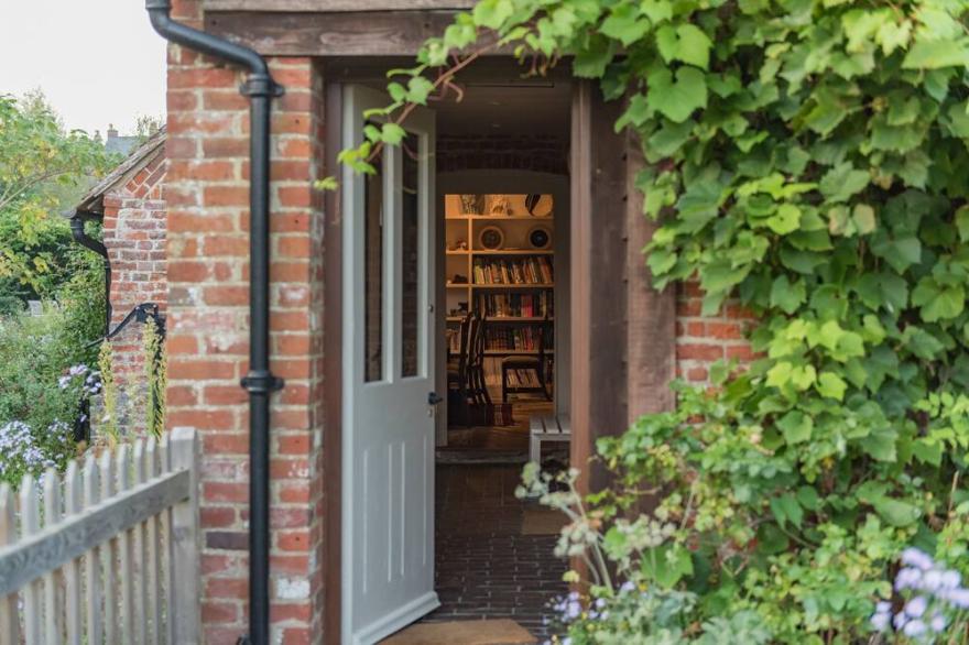 Picturesque cottage for two in the Kent countryside - Moat Farm Cottage