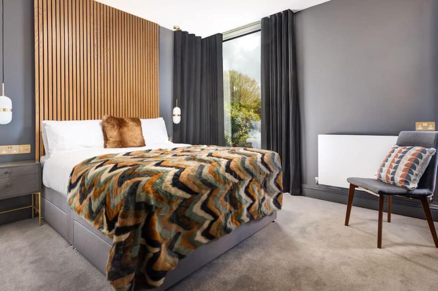 Sweden Close - Five Bedroom House, Sleeps 10