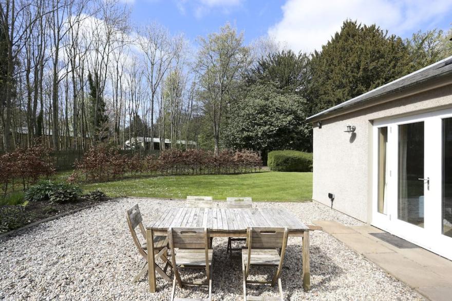 ALTIDO - Stunning 3 Bed Lodge With Gardens At Gilmerton House