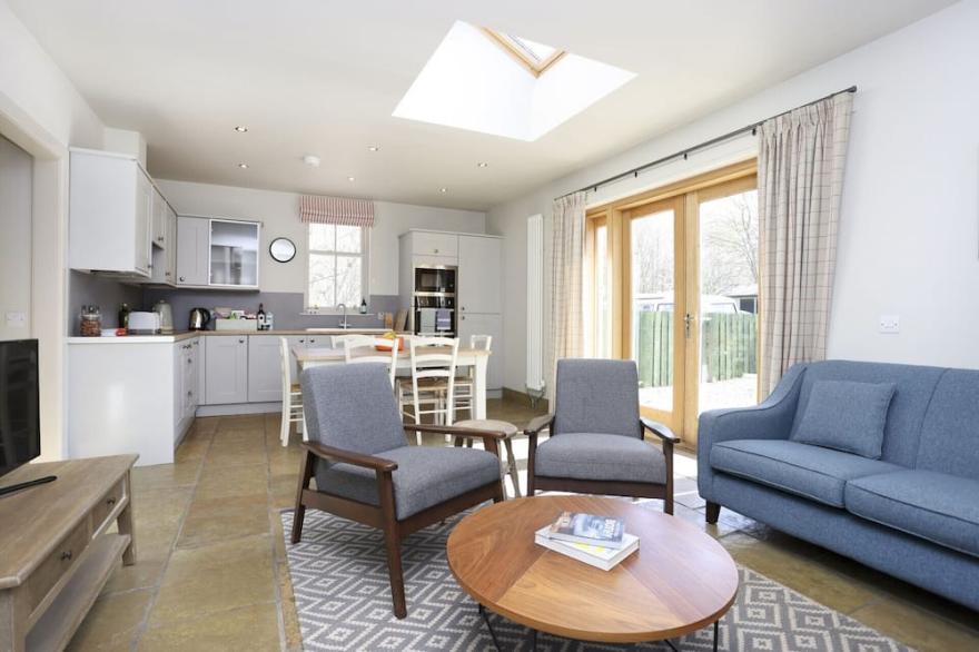 ALTIDO - Stunning 3 Bed Lodge With Gardens At Gilmerton House