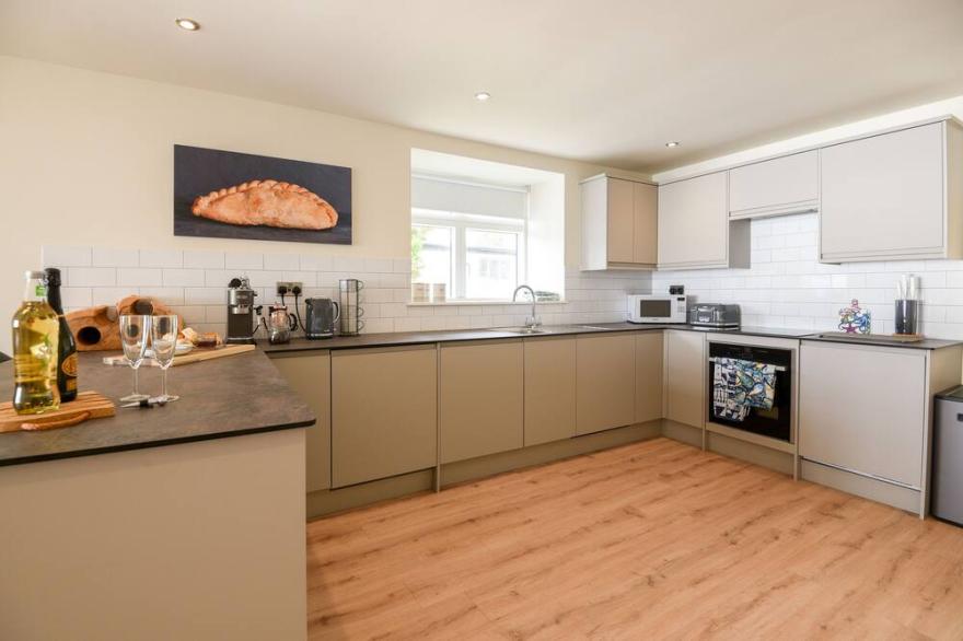 Spectacular Apartment with Harbour & Sea Views in Cornwall