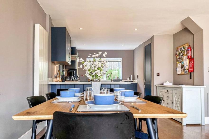 4 bedroom accommodation in South Cerney