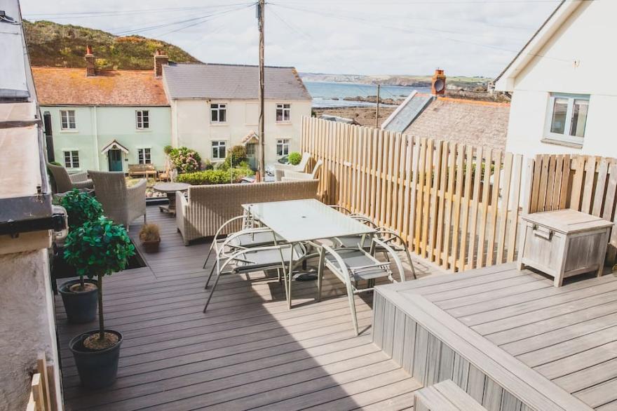 Lovely fisherman's cottage only a few steps down to the beach in South Devon