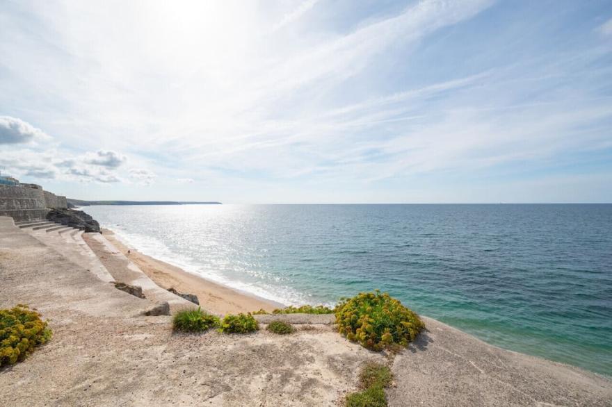 Atlantic Cottage - Three Bedroom House, Sleeps 4