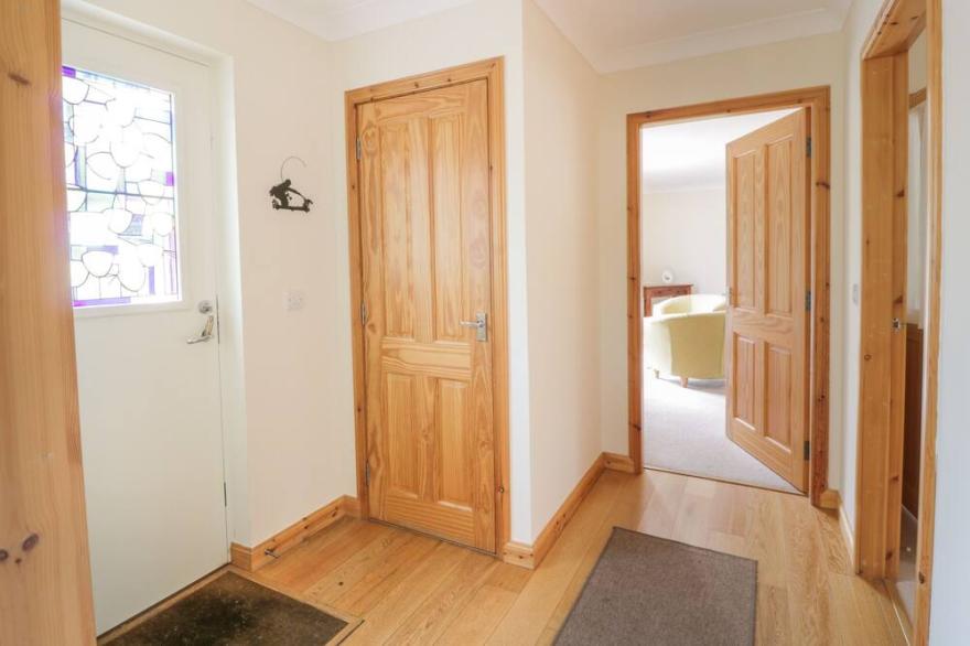 LON COTTAGE, pet friendly, with a garden in Blairgowrie