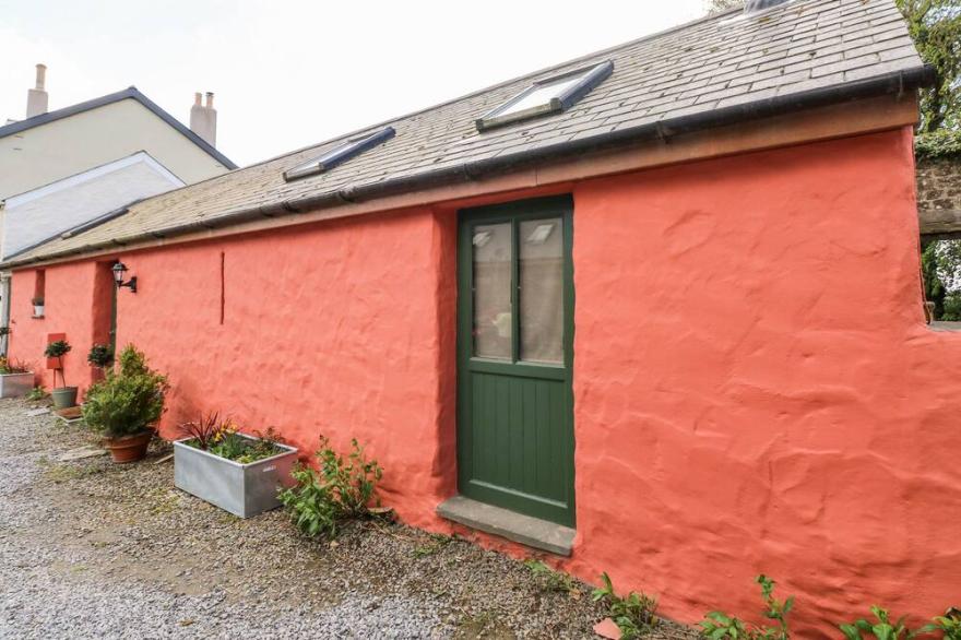 BLUEBERRY COTTAGE, character holiday cottage in Haverfordwest