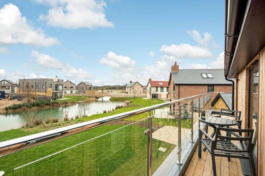 Family Friendly lakeside property in a nature reserve. Skyfall (OI21)
