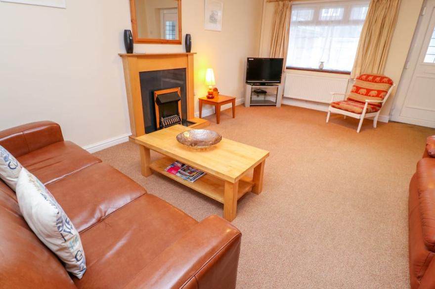 TYNK, pet friendly, country holiday cottage in Harlyn, Cornwall