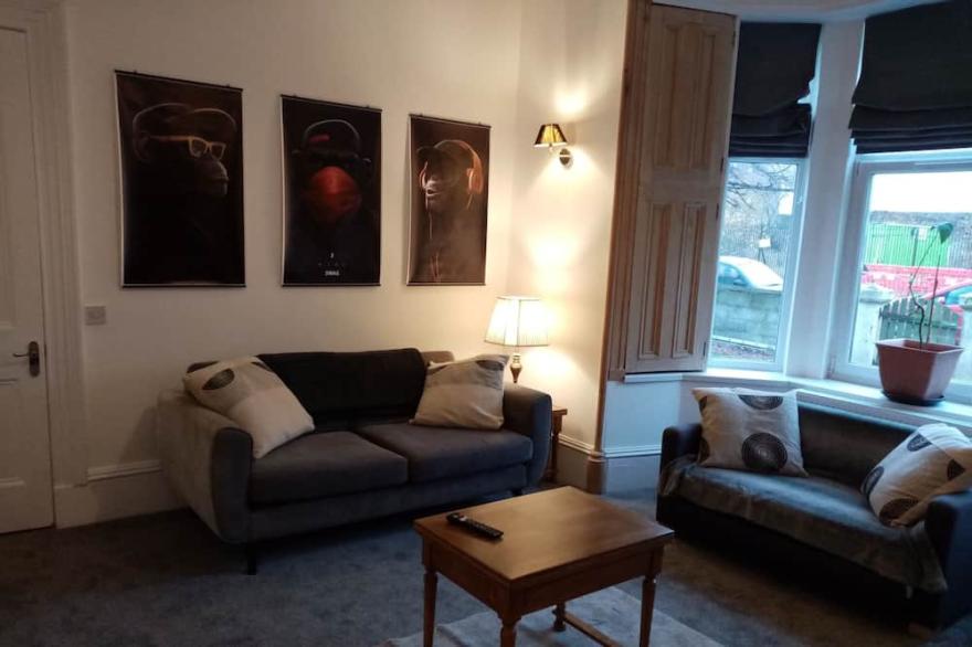Beautiful Large 1 kingsized bed fully furnished apartment.